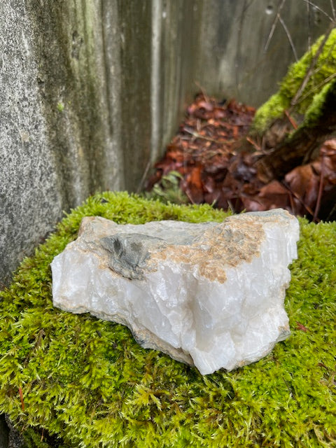 360 Degree Bladed Calcite Vein w/ UV Reactivity